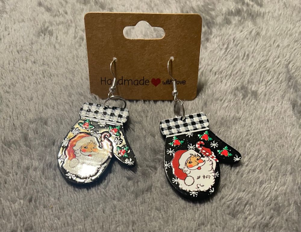 Santa Mittens Earrings 